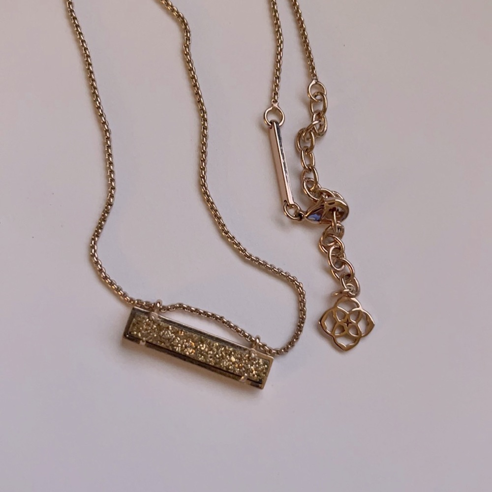 Kendra Scott necklace